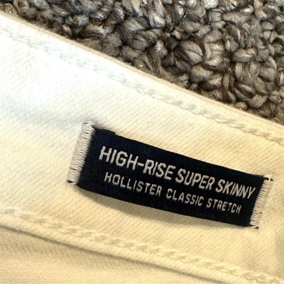 Hollister White distressed Skinny Jeans - Picture 5 of 8